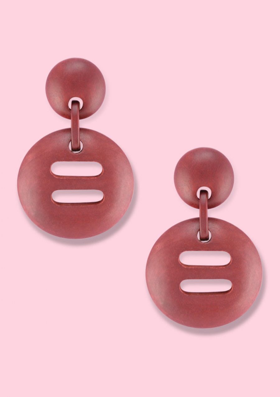 Wooden retro earrings with clip-on closing, by live-to-express. Shop sustainable vintage earrings online.