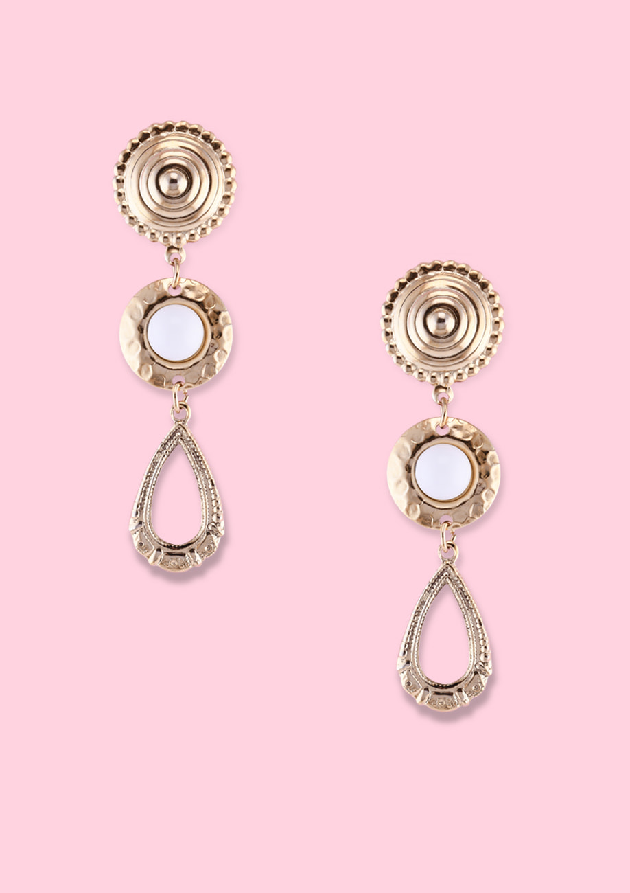 White pearl drop ear jewelry by live-to-express. Shop 90’s vintage ear jewellery online.