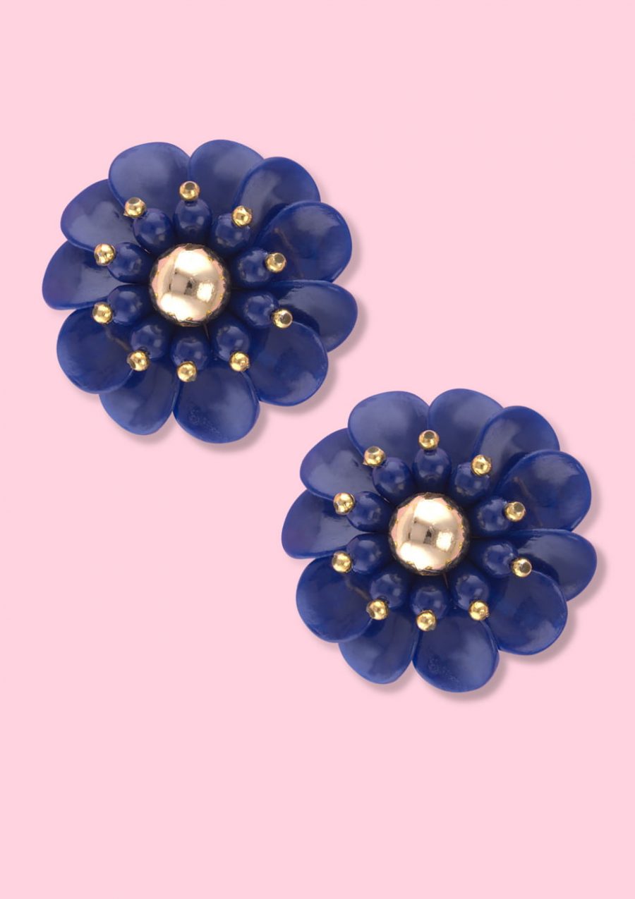 Blue flower earring with clip-on closing, by live-to-express. Shop vintage earrings online.