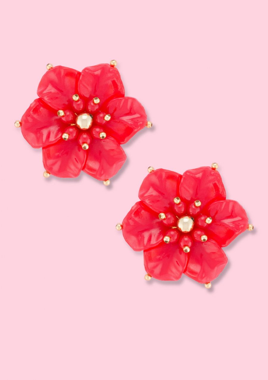 Bold flower earrings with clip-on closing, by live-to-express. Online vintage earrings shop.