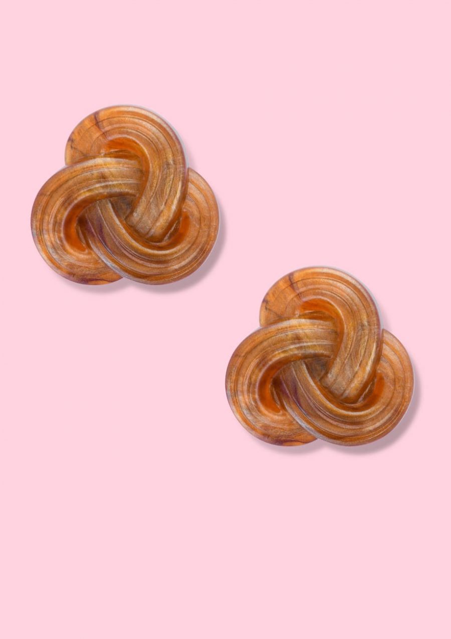 Marbled brown braided stud earrings with clip-on closing, by live-to-express. Shop 70’s vintage design earrings online.