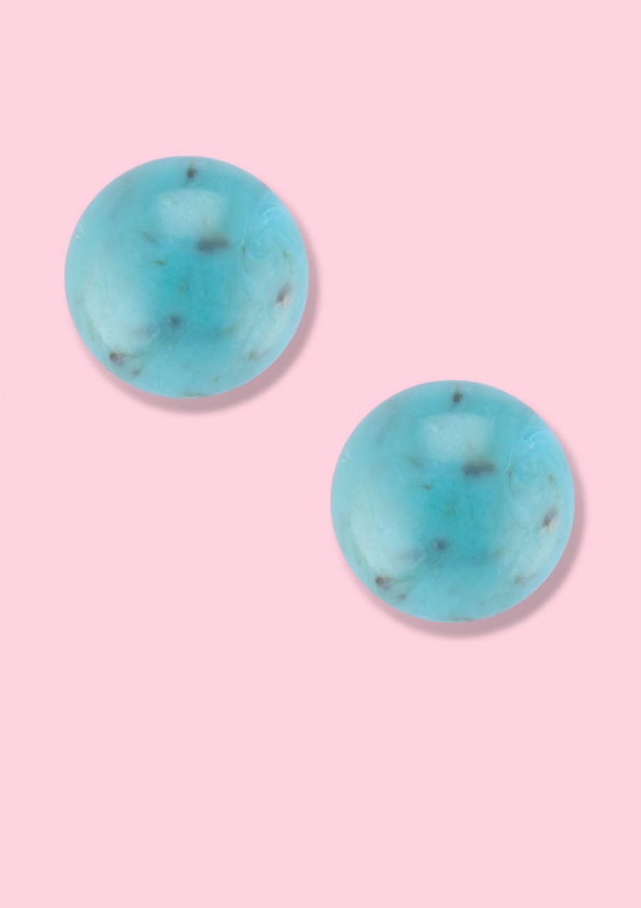 Turquoise marbled vintage clip earrings. Shop vintage earrings at live-to-express.