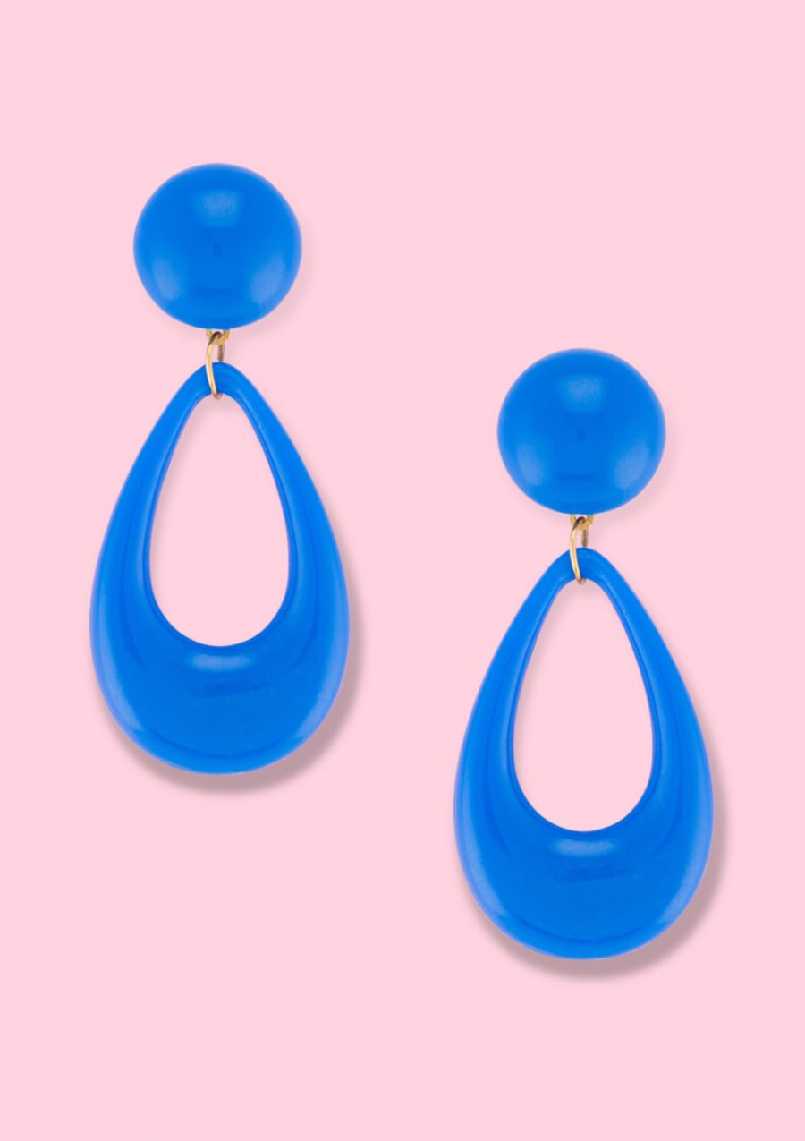 Cobalt blue pearl teardrop dangle earrings with clip-on closing, by live-to-express. Shop 70’s vintage design earrings online.