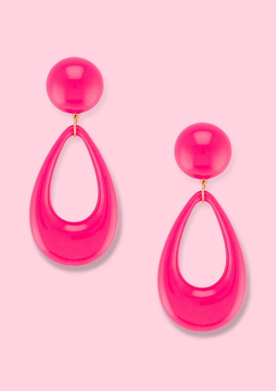 Red pearl teardrop dangle earrings with clip-on closing, by live-to-express. Shop 70’s vintage design earrings online.