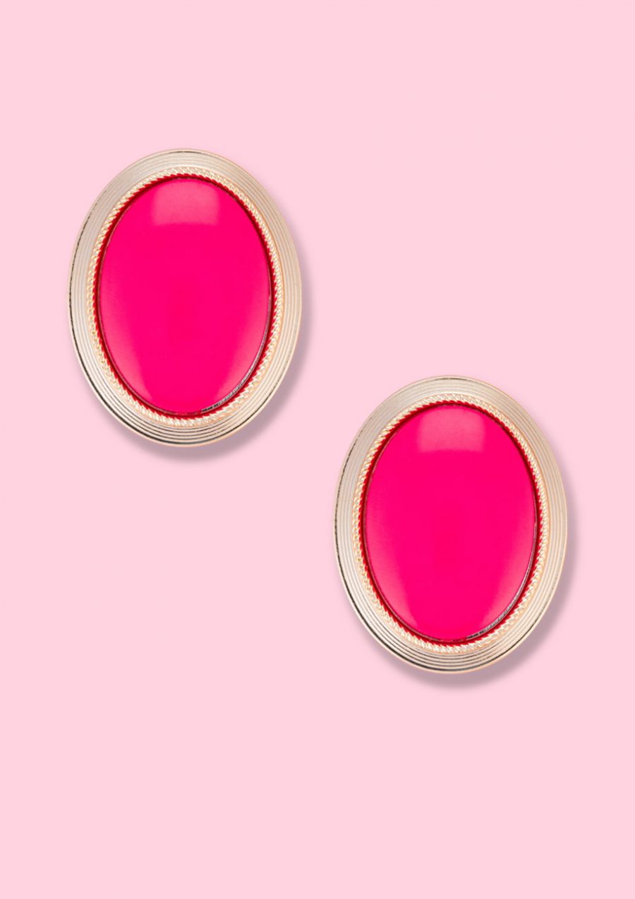 Pink vintage earrings with clip-on closing by live to express. Vintage earrings online at live to express.