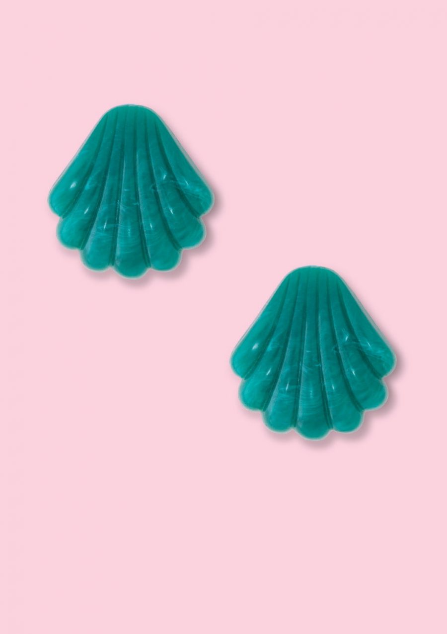 Green shell earrings with clip-on closing, by live-to-express. Shop vintage 60's earrings online.